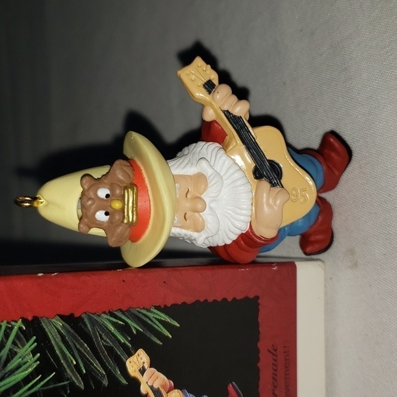 Hallmark keepsake Santa's serenade guitar sing - Picture 2 of 5